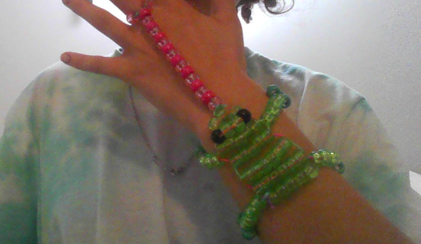 how to make a Kandi frog glove/bracelet Tutorial Image