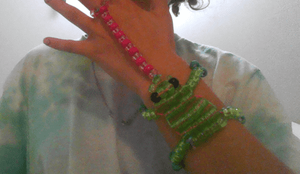 how to make a Kandi frog glove/bracelet
