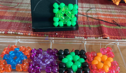 How to make a kandi square :3