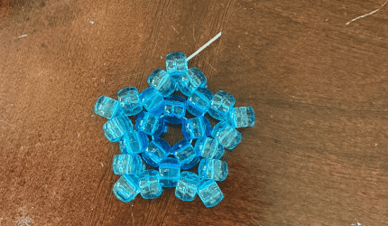 How to make a Kandi star!!