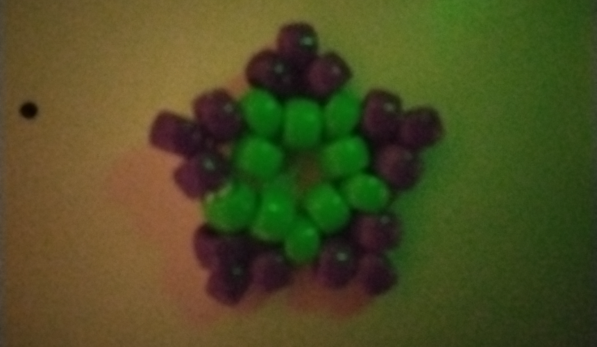 How to make a kandi star in abt 2 mins Tutorial Image