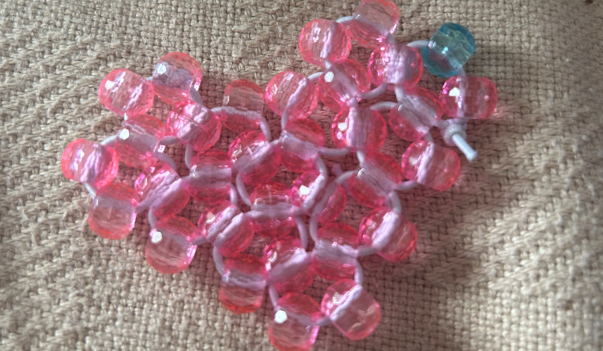 how to make a right angle weave heart Tutorial Image