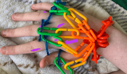 How to make this kewl chain glove >:3